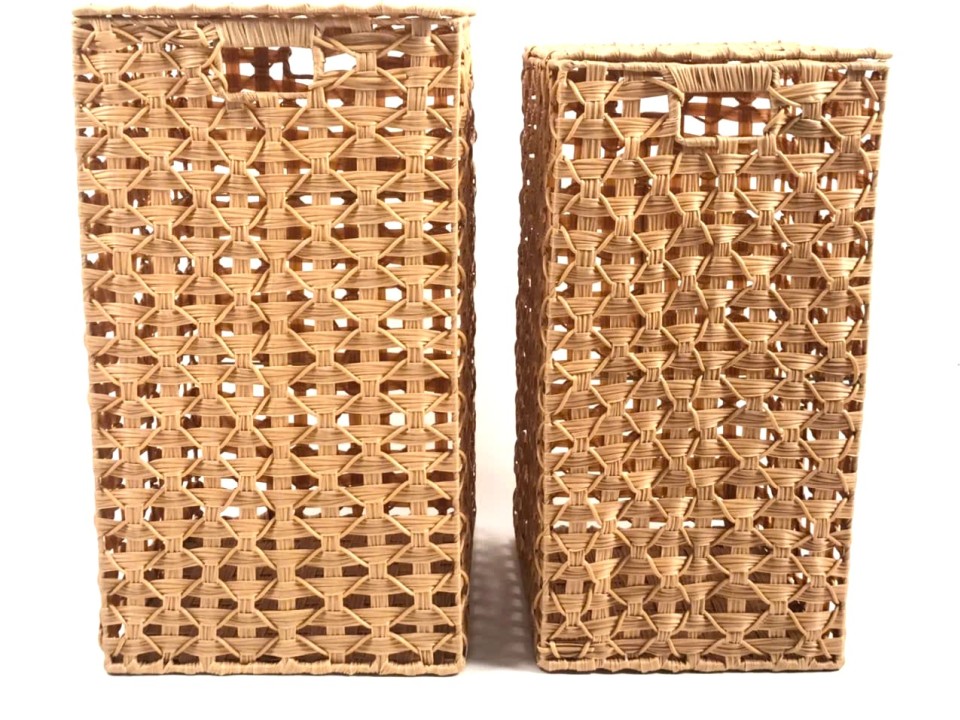 Exquisite PE Resin Laundry Hampers with Collapsable Lids and Cut-out Handles